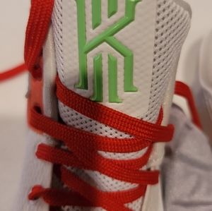 NWT Nike Men's Kyrie 2 ID "Ky-rispy Kreme" Shoes